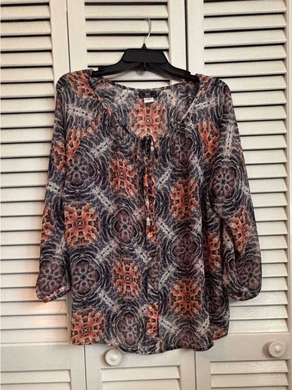Lark Lane Women's Printed Tie-Neck Tunic in Brown and Gray